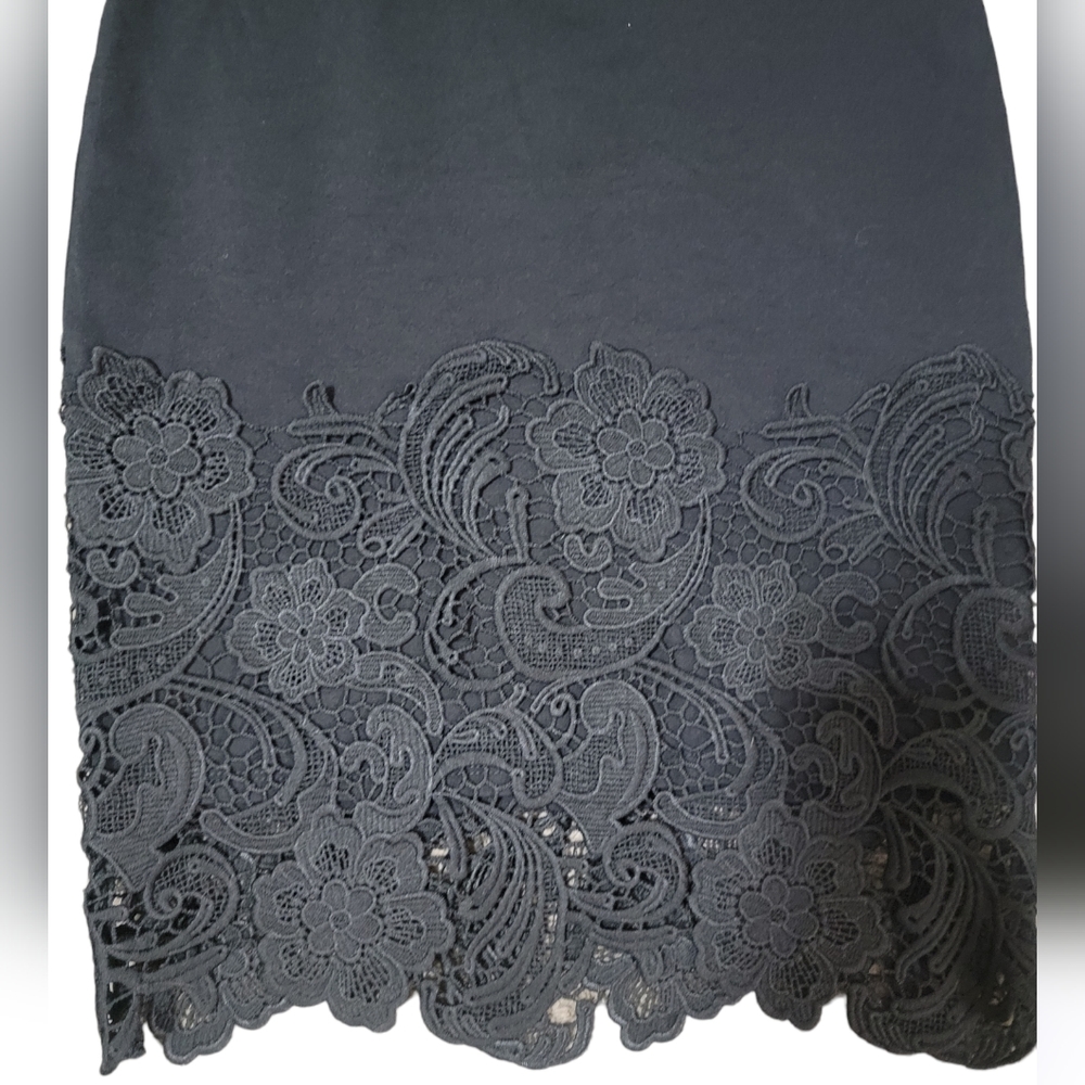 Black skirt with lace doily detail - Picture 4 of 4